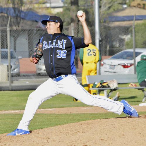 A photo of Andrew Aguilera pitching